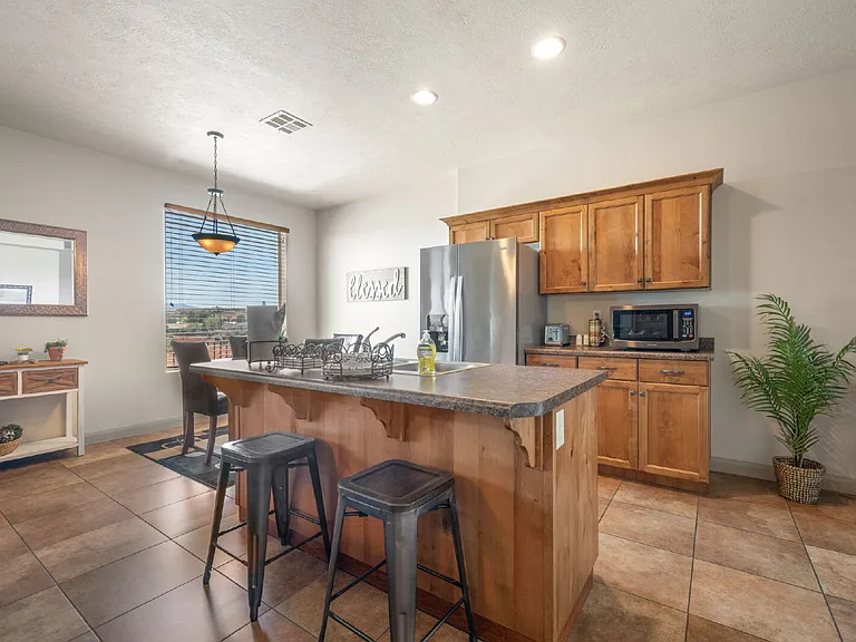 481 W Omni Ln — Photo 20