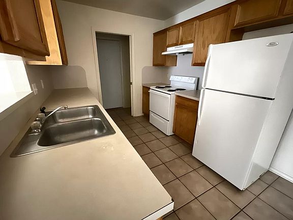 3rd image of 4606 Bowles Dr #B