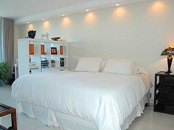 4th image of 5401 Collins Ave APT 525