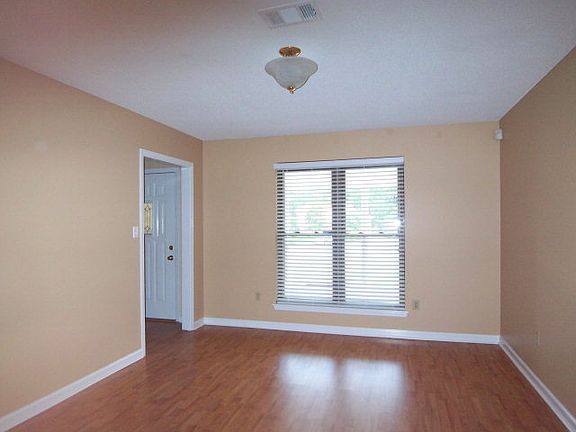 3rd image of 4415 Branchwood Dr