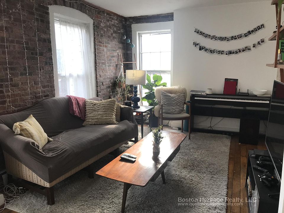 2nd image of 27 Saint Stephen St #17