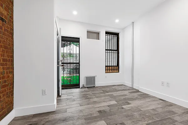 Rented by Cooper & Cooper Real Estate | media 9