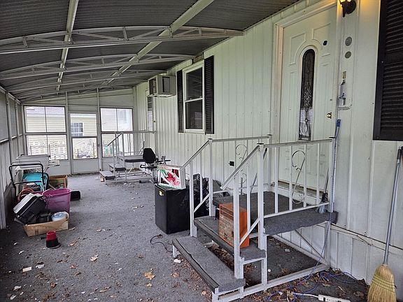 4th image of 1237 Central St Trailer 7