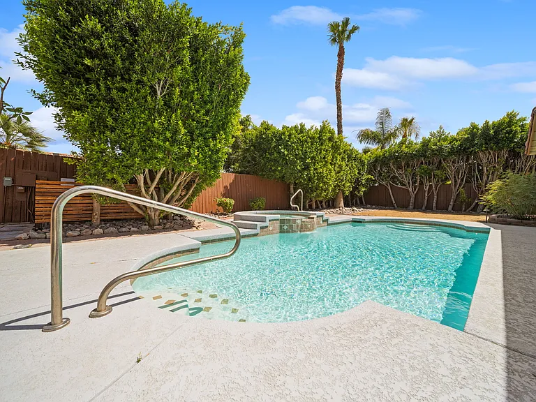 37762 Drexell Dr — Photo 31