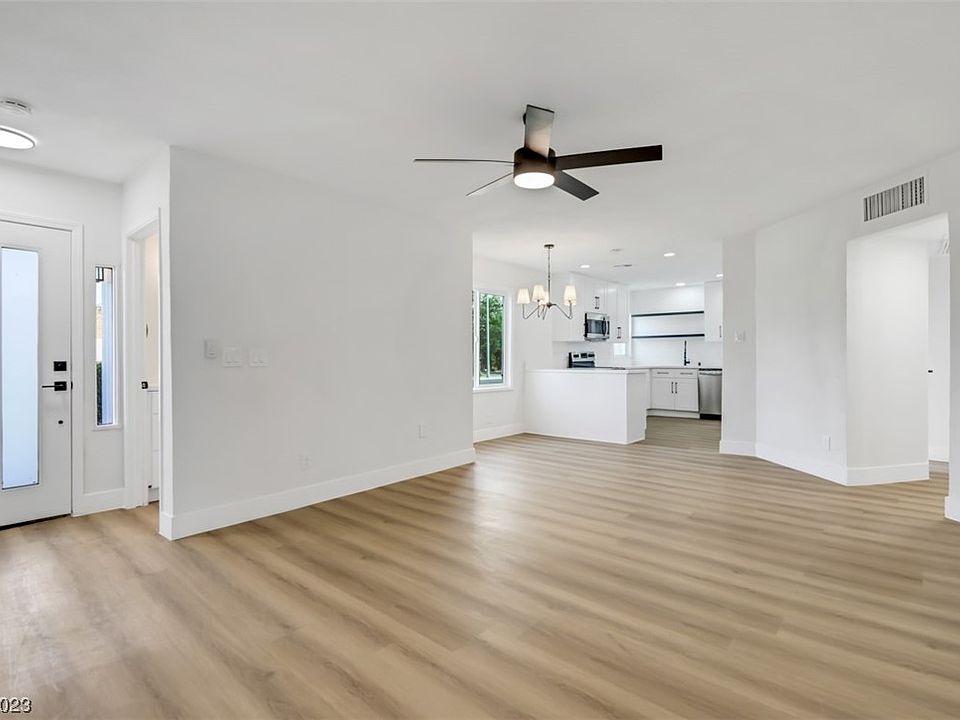 1st image of 1026 E Oakey Blvd