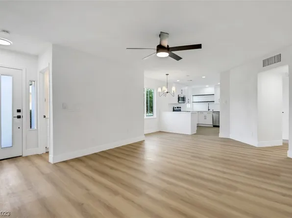 1026 E Oakey Blvd, Las Vegas, NV 89104