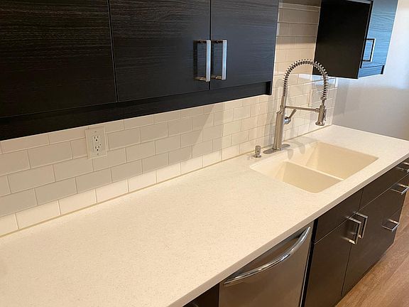 3rd image of 13435 Burbank Blvd APT 3