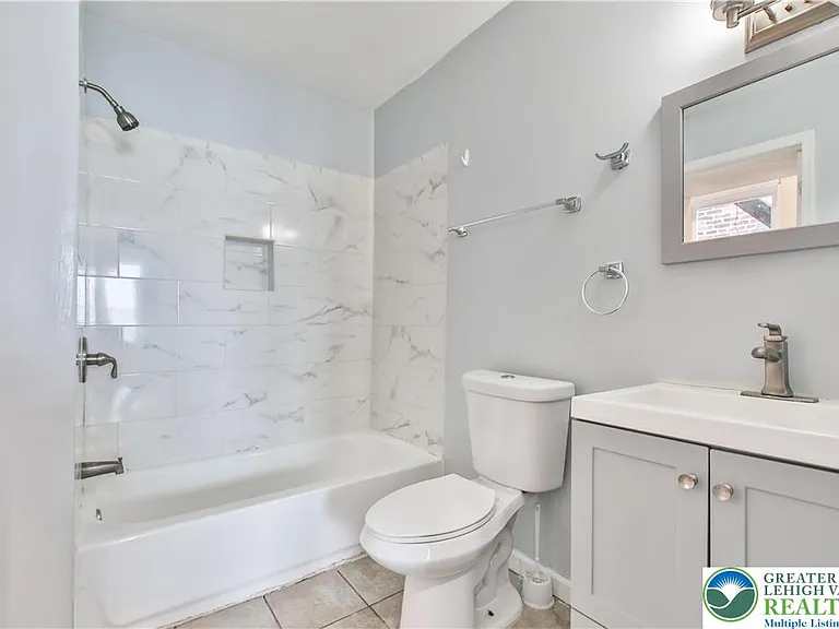41 N 11th St #B — Photo 7