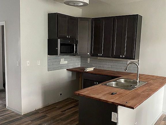 3rd image of 4549 Lexington Ave