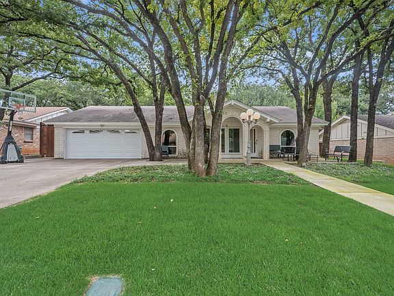 4th image of 412 Twin Creek Dr