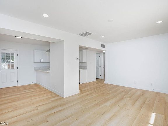 5th image of 208 Princeton St