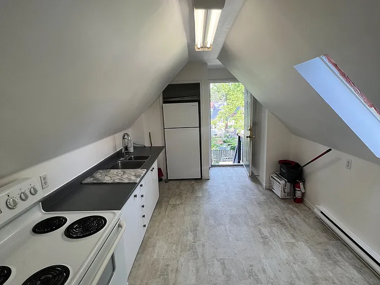 169 Bayfield St #3 — Photo 10
