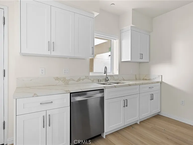 1818 S Norton Ave #304 — Photo 11