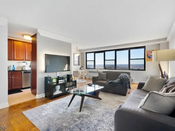 500 Central Ave #1014, Union City, NJ 07087