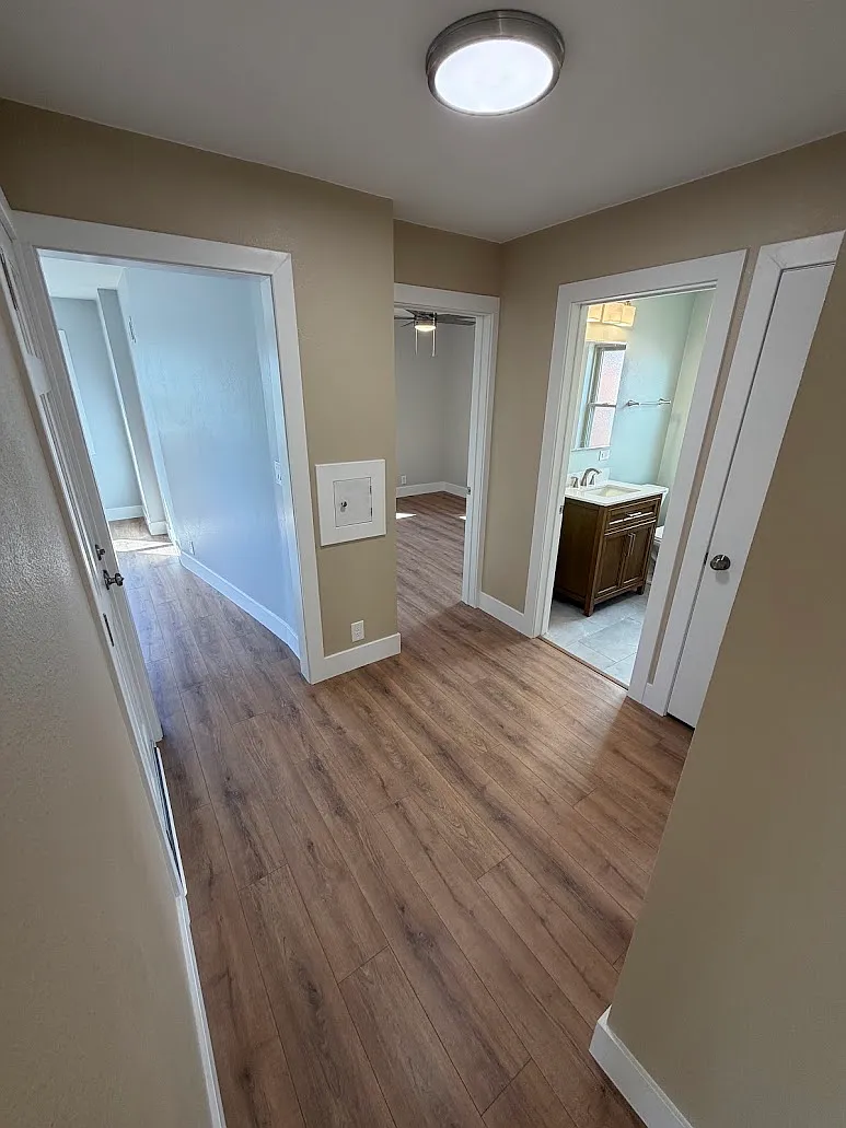 2 bed, 1100 sqft, $2,200 — Photo 3