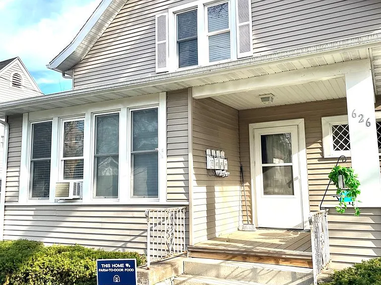 626 W Olin Ave — Photo 1