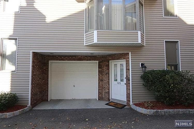 1st image of 123 Roosevelt Pl