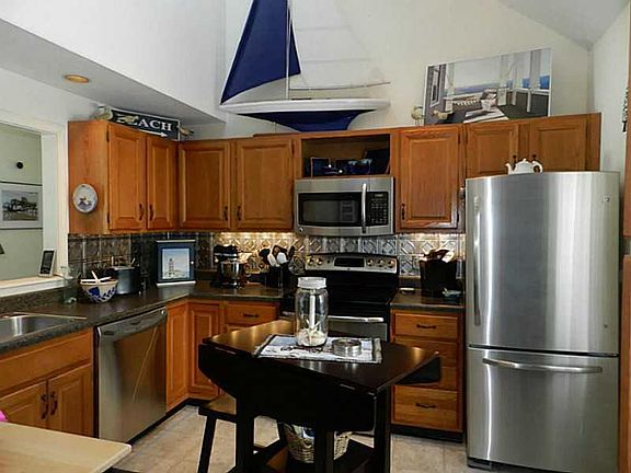 5th image of 16 Wonderbrook Drive #16