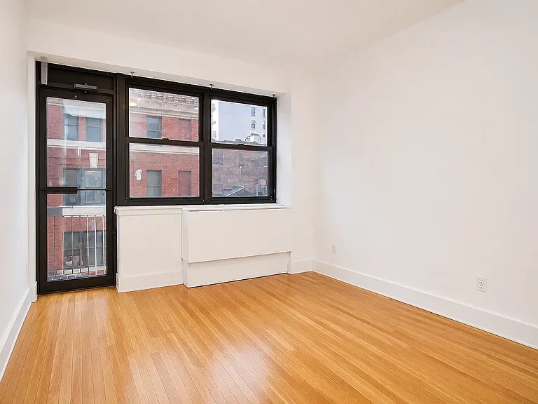 213 E 37th St #5A — Photo 6