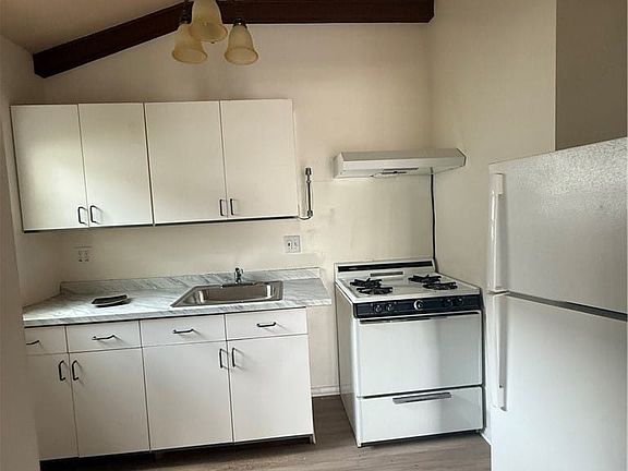 5th image of 501 W Sierra Madre Blvd