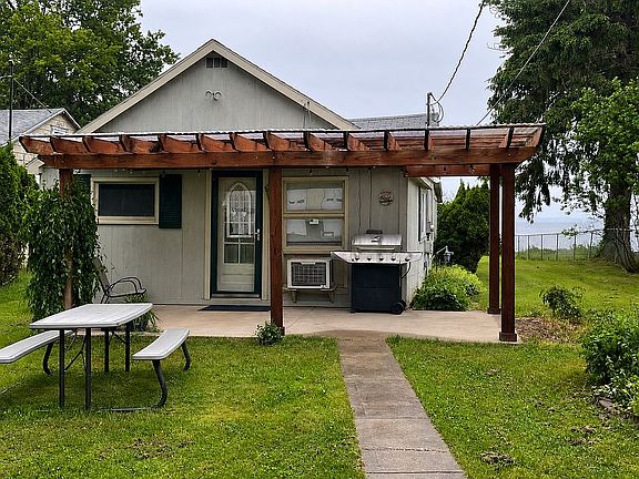 3rd image of 547 Pierce Rd