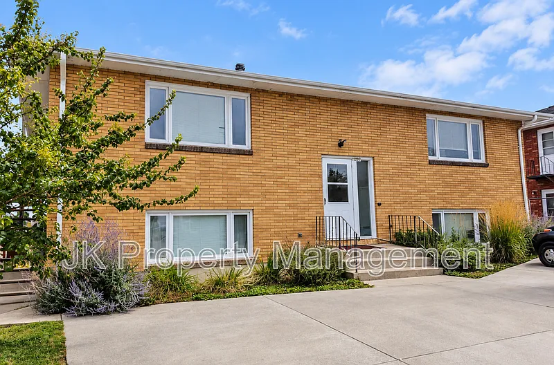 2 bed, 1.0 bath, 900 sqft, $1,025 — Photo 1