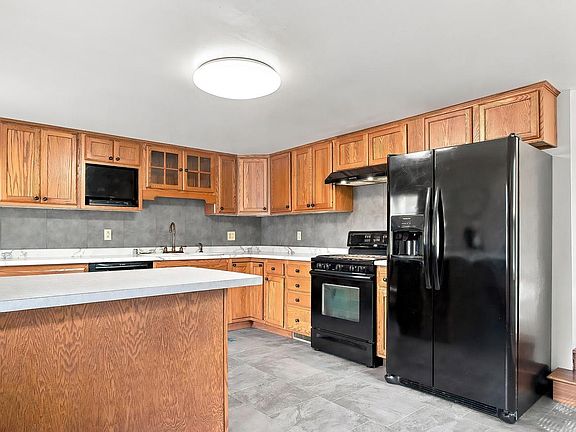 5th image of 825 St Patrick STREET