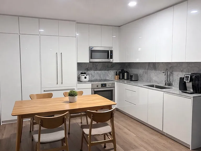 987 Queen St #1015 — Photo 1