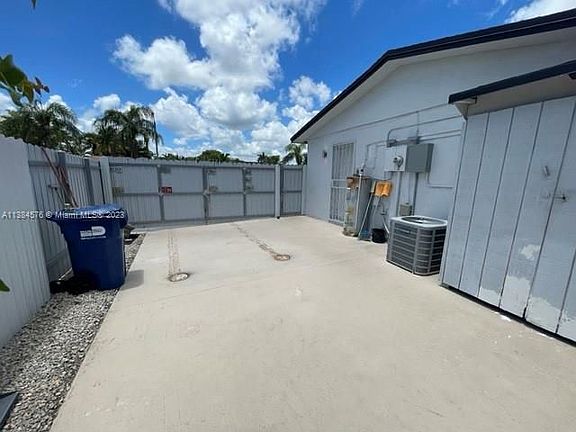 4th image of 25325 SW 127th Ct