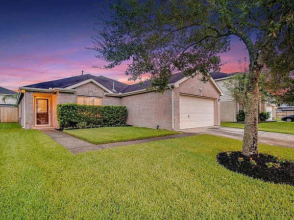 2nd image of 3818 Clobourne Crossing Ln