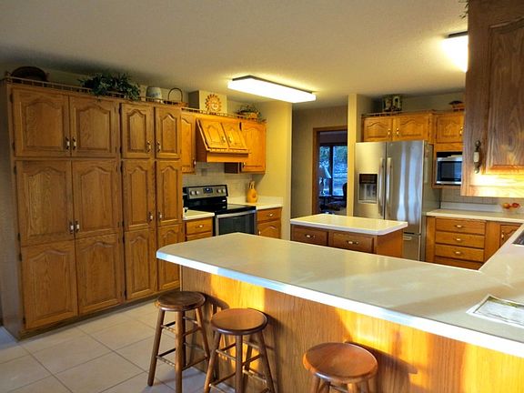 4th image of 1022 N Evergreen Dr
