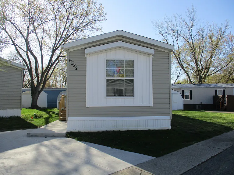 6471 S Division Ave — Photo 20
