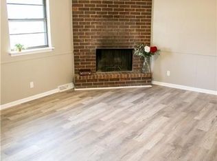 1500 SW Sunset St, Blue Springs, MO 64015