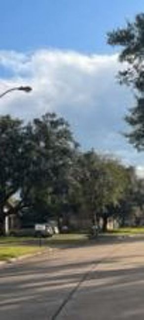 Exterior Neighborhood (street photo)