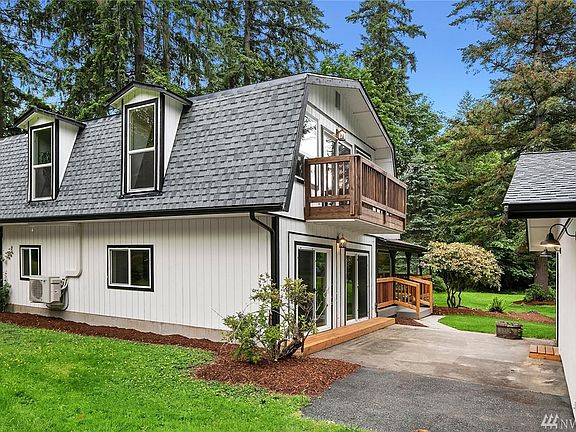 Exterior view of the bonus room and master suite. 