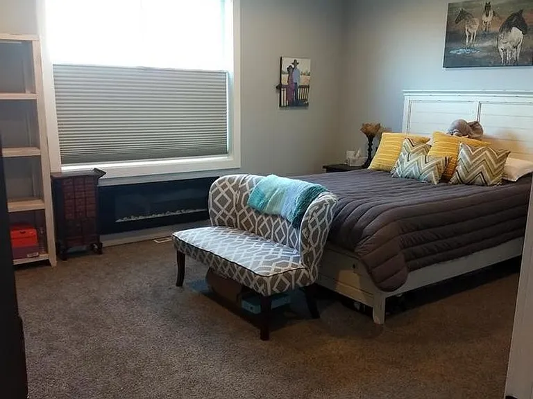 1702 Aaron Dr — Photo 7