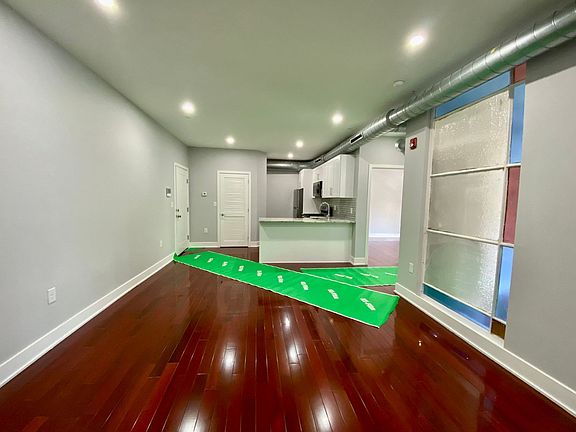 5th image of 300 Richmond St #19