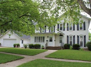 117 W Wall St, Morrison, IL 61270