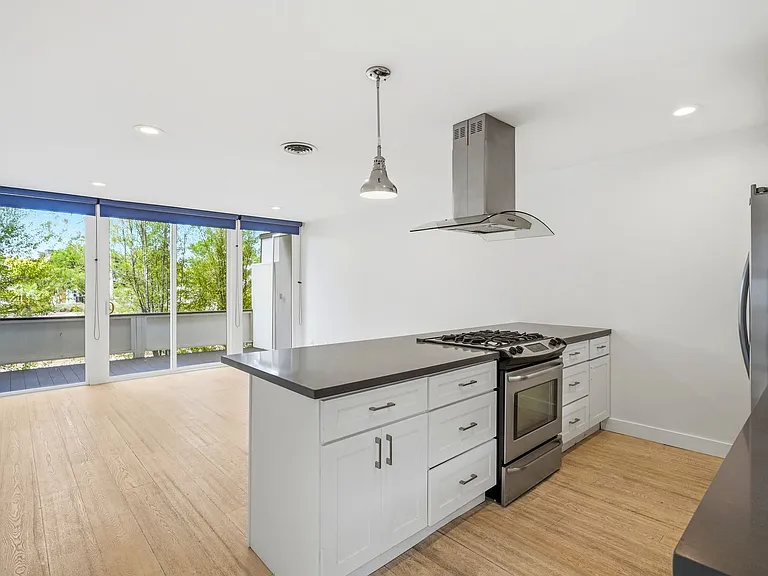 4200 Shorecrest — Photo 3
