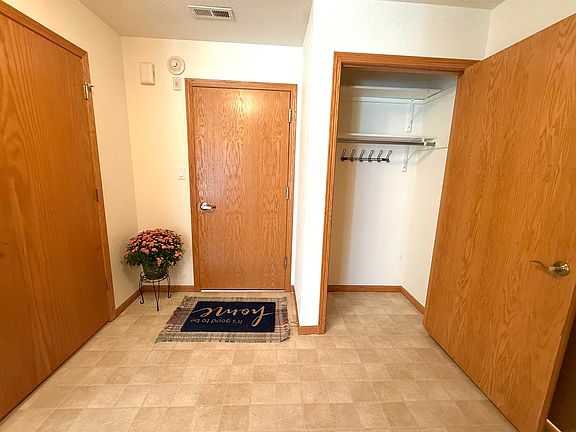 4th image of 1412 Stone Ln APT 407