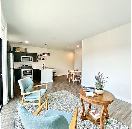 4th image of 222 W 75th St #304