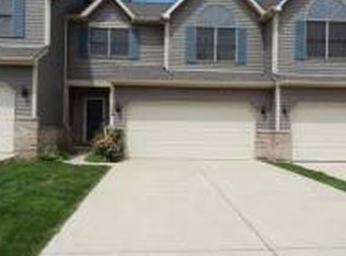 304 River Bluff Dr, Carpentersville, IL 60110