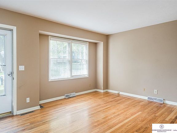 5th image of 11010 Olin Ave