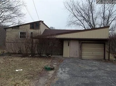 1162 Tibbetts Wick Rd photo 1