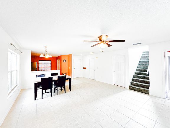 4th image of 2423 Saint Augustine Blvd