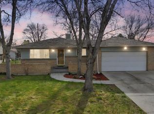 1042 S Holland Court, Lakewood, CO 80226