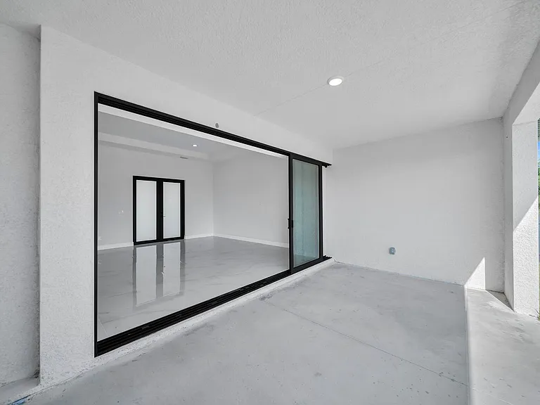 2504 SW 32nd St — Photo 21
