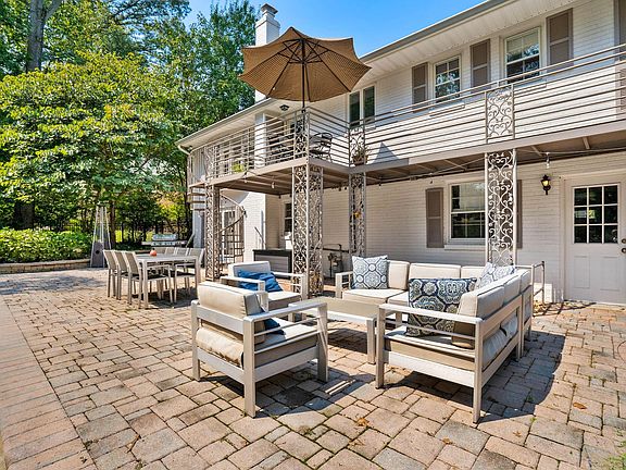 5th image of 9011 Stoneleigh Ct