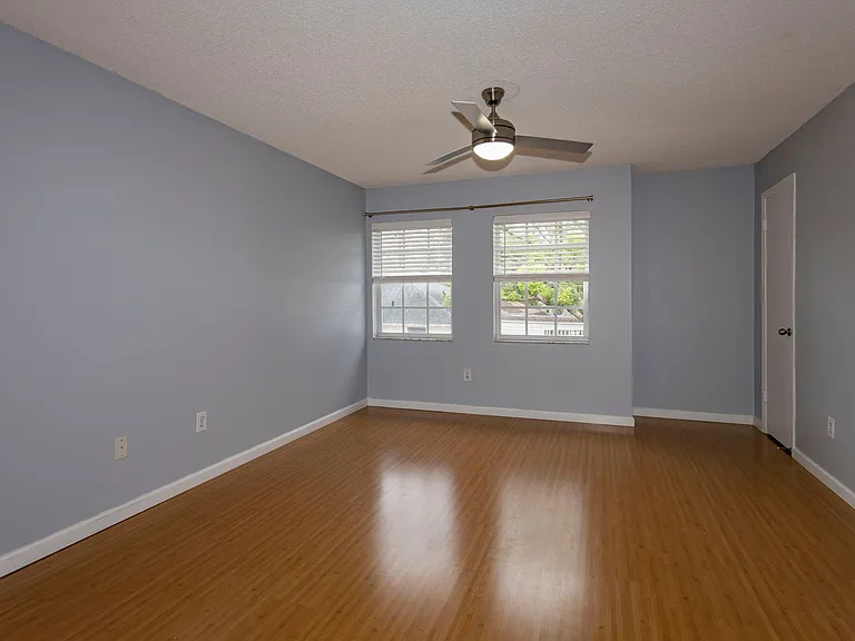 317 E Amelia St #8 — Photo 5