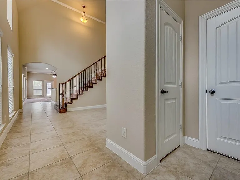 1428 Lauren Creek Ln — Photo 4